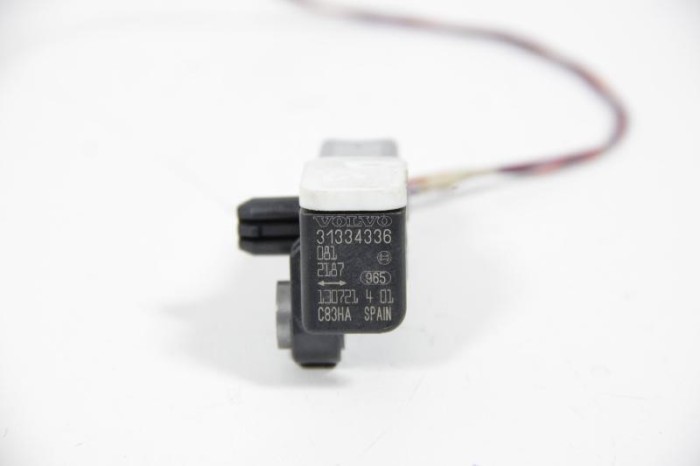 Senzor de impact dreapta spate VOLVO XC60 2013 OEM: 31334336 3137413