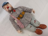 Papusa din ceramica, clovnul postas,de colectie,35 cm