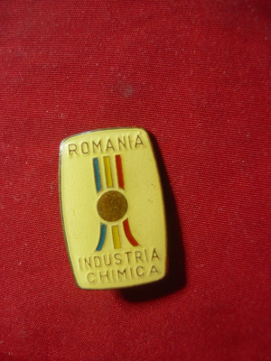 Insigna Industria Chimica - Romania , L=2,5cm ,metal si email foto