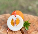 Odorizant pentru Dulap, Ceară Naturală de Soia, Citr&uacute;s - Portocală, Merișoare &amp; Scorțișoară - FORMĂ ROTUNDĂ, 25 gr , by Heliss&eacute; Royal