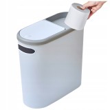 Cos de Gunoi, Flippy, din Plastic, Capac cu Ridicare Automata, Maner si Compartiment Depozitare, 31.5 x 14 x 30 cm, Alb/Gri