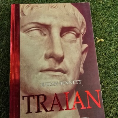 TRAIAN - JULIAN BENNETT foto