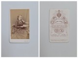 Fotografie de colectie CDV Atelier Rosa Jenik, Fotografa curtii din Viena, Doamna cu album foto, Wien, Ischl, Austro-Ungaria, ca. 1865