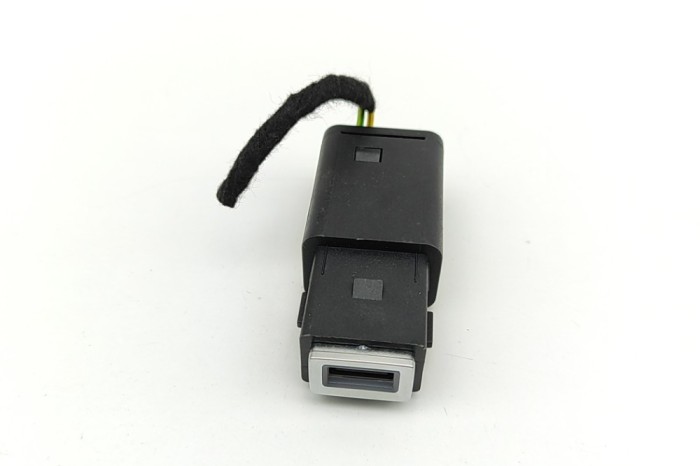 USB OPEL MOKKA 2024 OEM: 98217039DX,9824334377 30760362