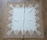 FATA DE MASA VINTAGE CU MODEL LUCRAT MANUAL HARDANGER