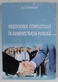 NEGOCIEREA CONFLICTULUI IN ADMINISTRATIA PUBLICA de Dr. STEFAN POP , 2015 , DEDICATIE * , PREZINTA URME DE INDOIRE SI DE UZURA