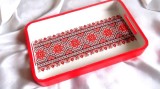 tava lemn cu motiv traditional cu rosu si negru 32203