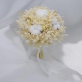 Buchet de mireasa alb , din flori criogenate, bumbac si plante naturale uscate
