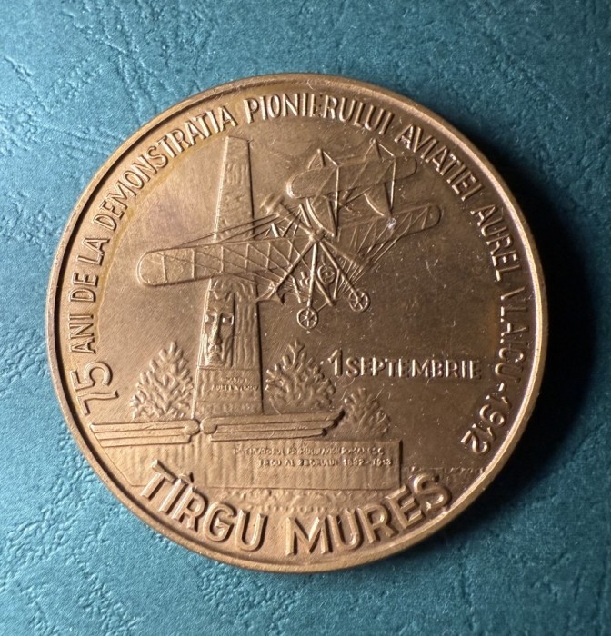 Placheta 75 ani de la demonstratia aviatica a lui Aurel Vlaicu la targu Mures