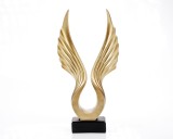 Statueta &quot;Flight&quot; Gold din rasina