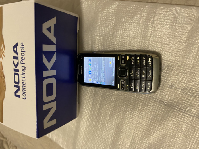 Nokia E52 ca nou