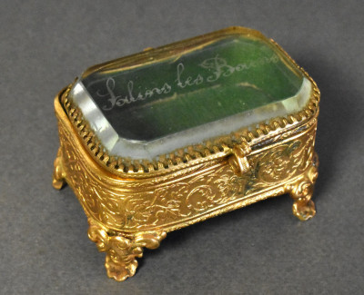 Cutie bijuterii alama aurita si cristal bizotat Franta Napoleon III - secol XIX foto