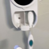 Sterilizator UV-C Inteligent pentru Periuțe de Dinți &ndash; Dezinfectare Automată 24/7, Uscare și Display