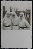 Fotografie, Trei asistente medicale din timpul celui de-al doilea razboi mondial