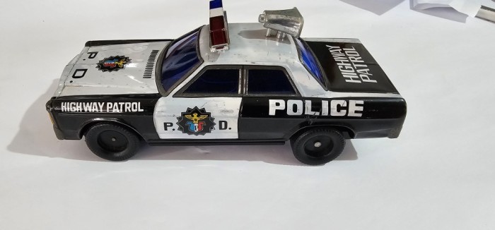 MASINA POLITIE TABLA ANII 70 , MADE IN JAPAN FIRMA SHINSEIKIKI ,LUNGIME 25 CM , LATIME 10 CM , CITITI DESCRIEREA VA ROG FRUMOS .