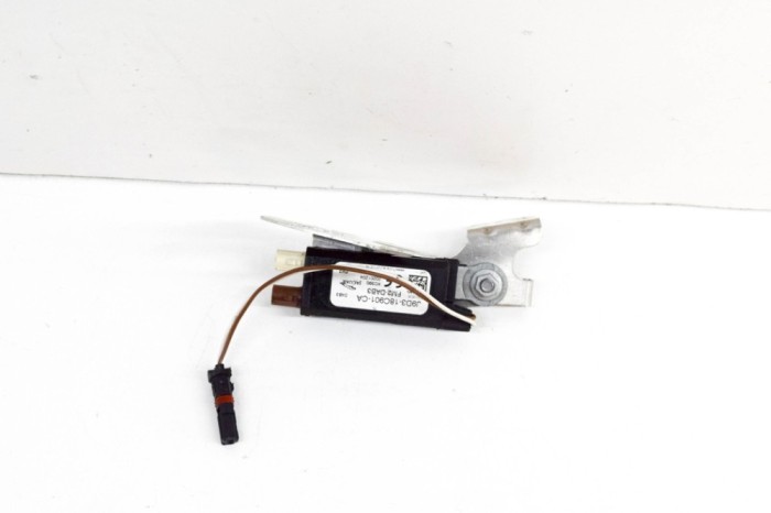 Amplificator de antena JAGUAR I-PACE X590 2020 OEM: J9D3-18C901-CA 20842234