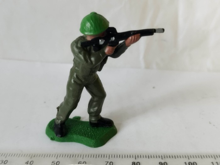 bnk jc Britains Herald 15 British Khaki Infantry Defense - puscas