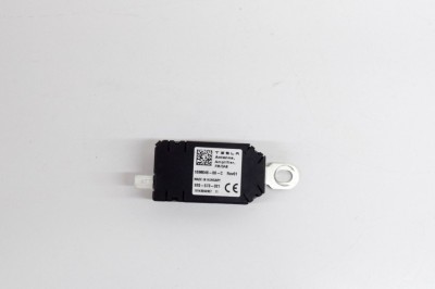 Amplificator de antena TESLA MODEL 3 2020 OEM: 1098046-00-C 15359172 foto