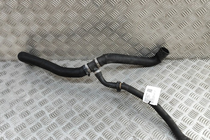 Furtun de lichid de răcire MASERATI LEVANTE SUV M161 2016 OEM: 670107811 30748352