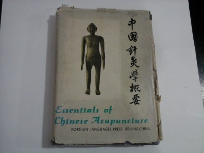 ESSENTIALS OF CHINESE ACUPUNCTURE foto