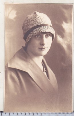 bnk foto Portret de femeie - Foto Heitler Craiova foto