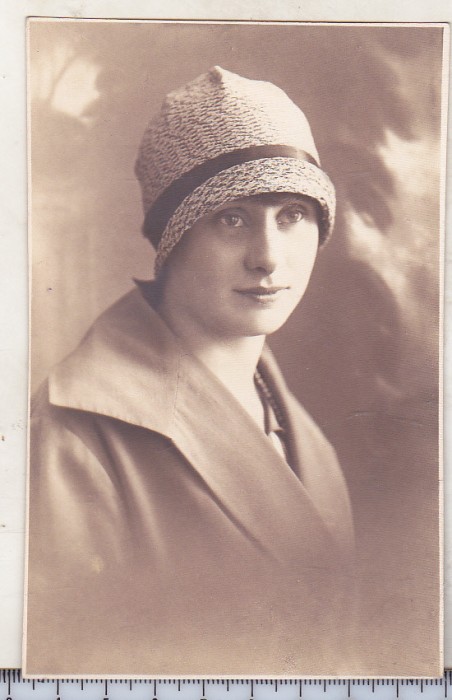 bnk foto Portret de femeie - Foto Heitler Craiova