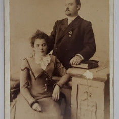 STUDIO FOTO DIN AKKERMAN , CUPLU IN STUDIO , FOTOGRAFIE CABINET , CCA. 1900