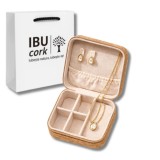 Cumpara ieftin Set cadou colier si cercei placati cu aur in cutie bijuterii din pluta