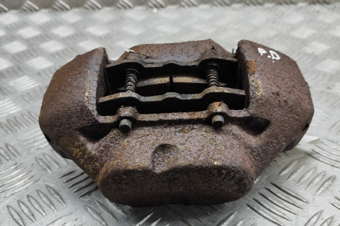 Etrier de fr&acirc;nă dreapta față LAND ROVER DEFENDER L315 1990 OEM: RM1H-1Z2C357-BA 29019205