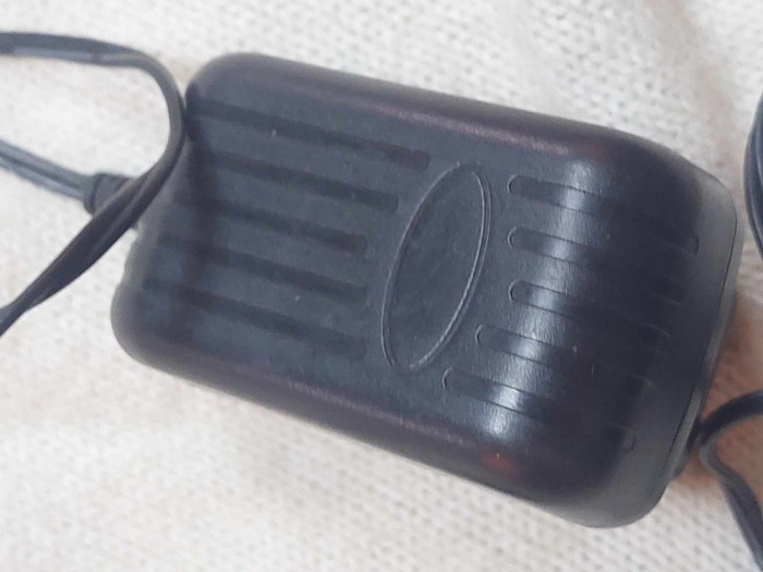 Incarcator/alimentator/adaptor SENCOR=AC Adapter SVC 7020BK/7020VT-IMPUT-100-240V=OUTPUT 19V-600MA