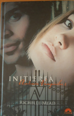 Richelle Mead - Inițierea ( ACADEMIA VAMPIRILOR # 2) foto