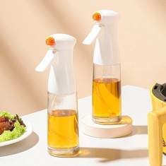 Pulverizator sticla pentru ulei, cu 2 duze, capacitate 230 ml, dimensiuni 22 x 6 cm, din sticla si plastic, alb