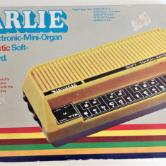 Jucarie veche orga electronica Charlie The Super Electronic-Mini-Organ anii 80