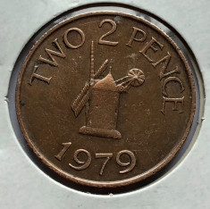 p584 Guernsey 2 new pence 1979 foto