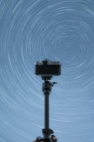Tablou Canvas, "Aparatul surprinz&acirc;nd dansul stelelor", Cameră, Cer, Stele, Mișcare, Noapte, Lungă Expunere, Trepied, Fotografie, Astronomie, Rotire, 2