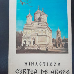 Manastirea Curtea de Arges album monografic (cu dedicatia Arhim. Crasoveanu pentru Ctin Serban)