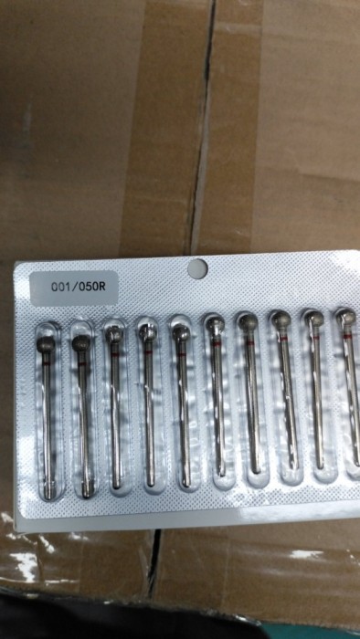 Bit de diamant pentru cuticula, sferă, br&acirc;u roșu 001-050R