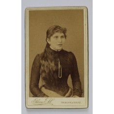 FOTOGRAFIE C.D.V. , STUDIO STERN M. , TRENCHIN und TEPLITZ , TANARA CU PARUL LUNG , SFARSITUL SEC. XIX