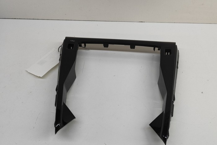 Ornament consola centrală PEUGEOT 2008 II 2023 OEM: 9828368780 30194002