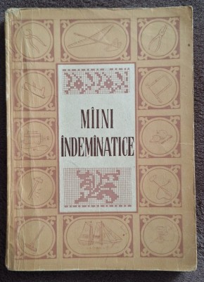 Carte &amp;quot;Maini Indemanatice&amp;quot; foto