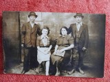 Fotografie tip carte postala, fotografie de familie, perioada interbelica