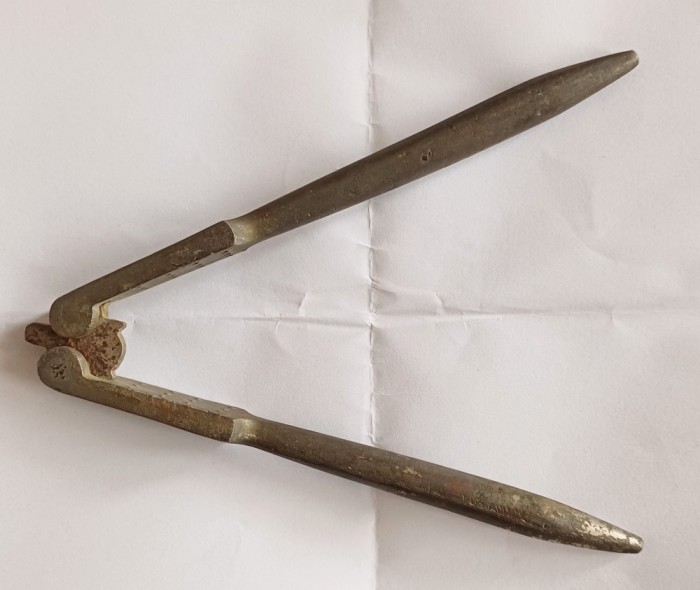 GE - Spargator Cleste metalic vechi pentru alune &amp; nuci / perfect functional / 14,50 cm (L) 130 g