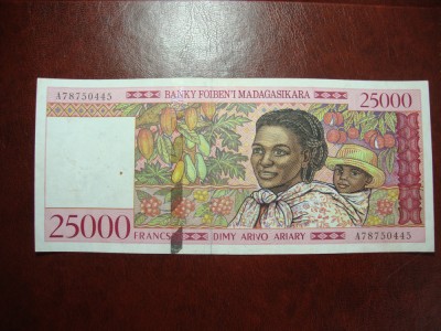 MADAGASCAR 25.000 FRANCI foto