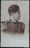 Fotografie tip Carte Postala, Ofiter al armatei romane in uniforma de ceremonie, 1940