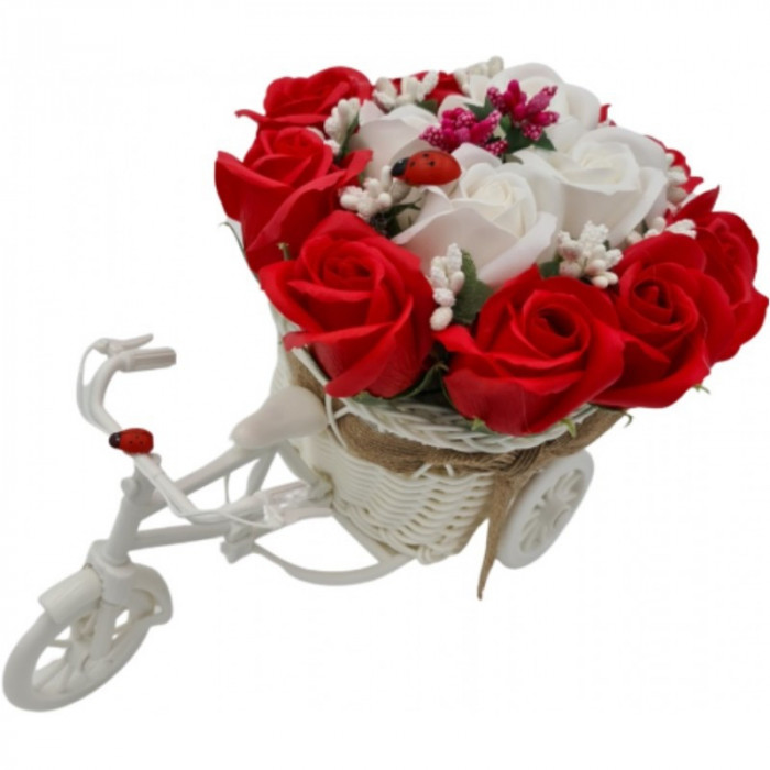 Aranjament floral trandafiri &quot;Bicicleta cu flori zambarete&quot;, flori de sapun, rosu cu alb, Dalimag, 30x17x15 cm