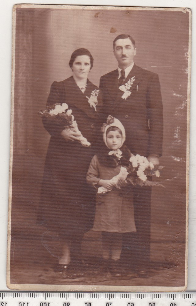 Bnk foto - Fotografie de familie - Foto Modern Ploiesti - interbelica,  Sepia, Portrete, Romania 1900 - 1950 | Okazii.ro