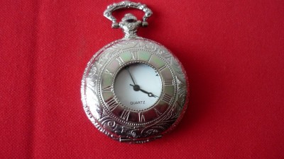 CEAS DE BUZUNAR QUARTZ NEFOLOSIT foto