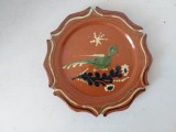 Farfurie ceramica vintage semnata La Poterie d&rsquo;Annecy, Franta, decorata manual, cu o pasare si flori, 21cm diametru, rustic, taranesc