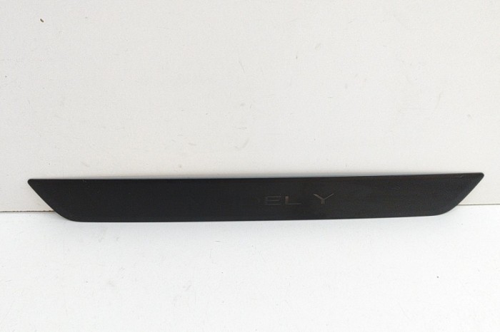 Ornament prag dreapta față TESLA MODEL Y 2022 OEM: 1494301-00-B 25291623