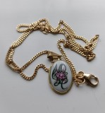 Pandantiv și lănțișor din aur de 18 k pictat manual &icirc;n Italia , vintage